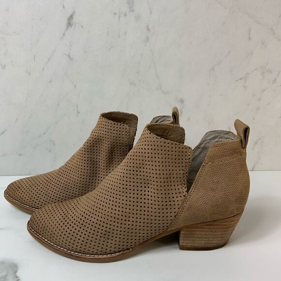 Women’s Dolce Vita suede ankle booties - Picture 2 of 5